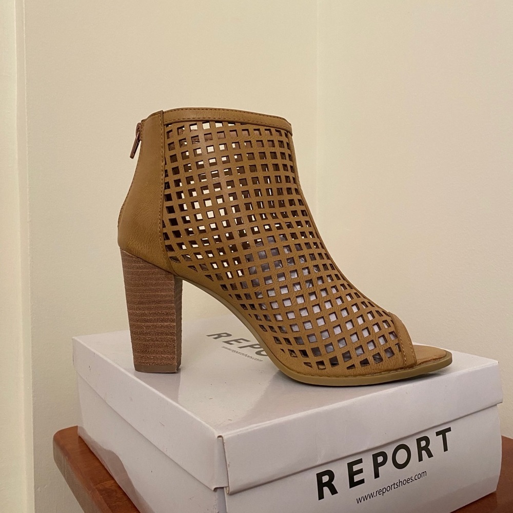 Report cognac wedges